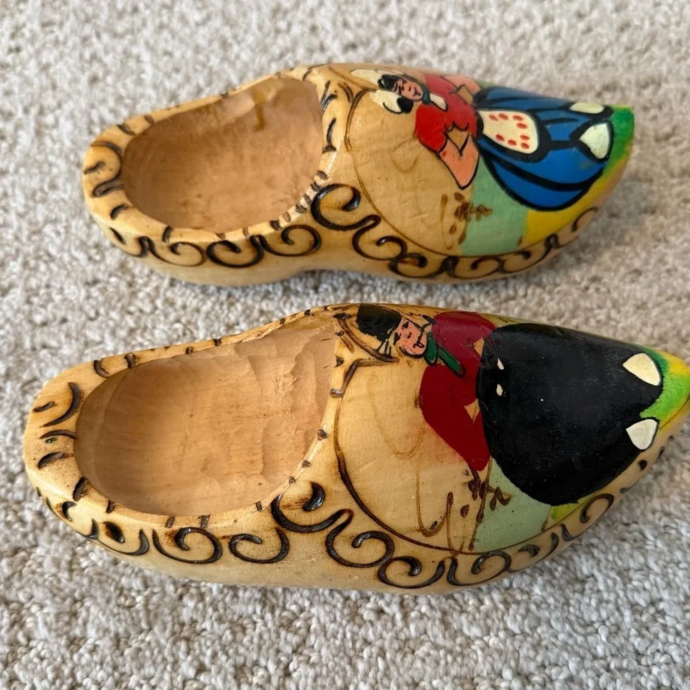 Vintage Dutch Wooden Clogs Hand Painted Holland Display Decor Klompen Dancers